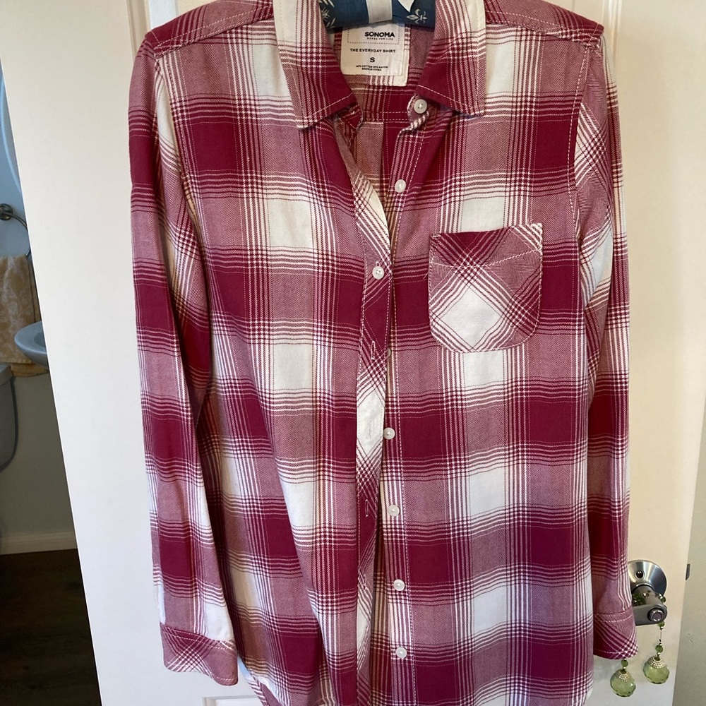 Women’s long sleeved flannel size small. 100 percent cotton.
